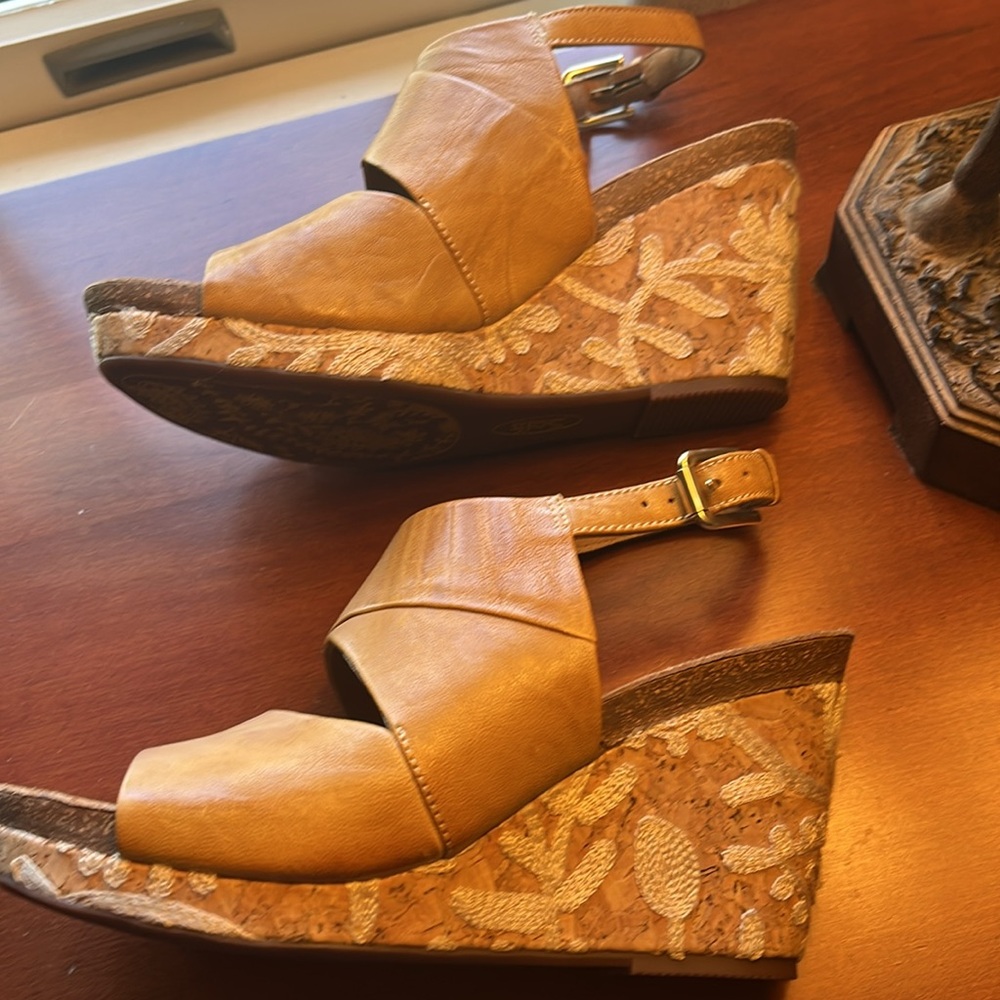 Sofft Size 8.5 The Color Is More Of A Mustard Col… - image 5